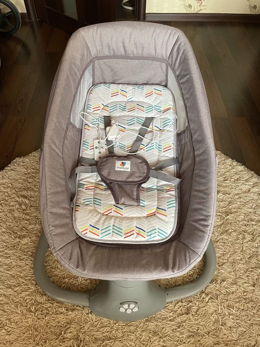 Заколисуючий центр шезлонг-гойдалка Mastela