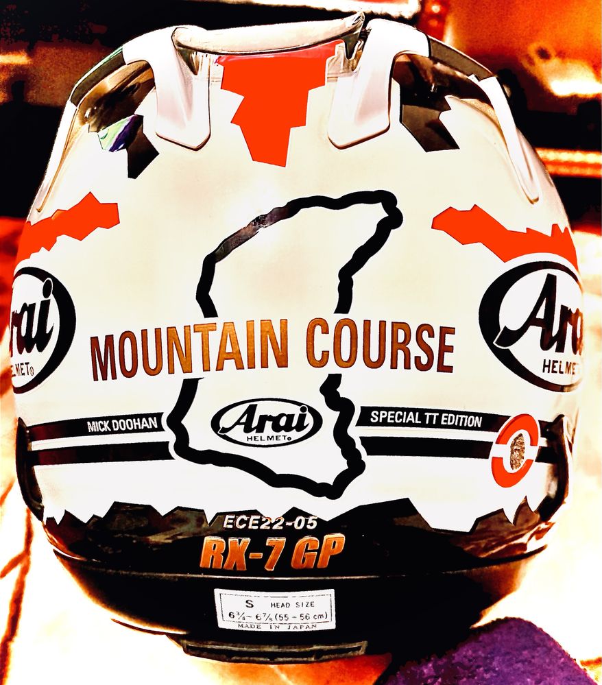 Продам мотошолом Arai  б/у в дуже гарному стані  10 из 10