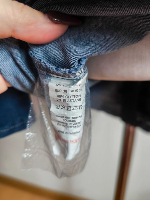 Jeansowa sukienka marki PrettyLittleThing w rozmiarze M (38)