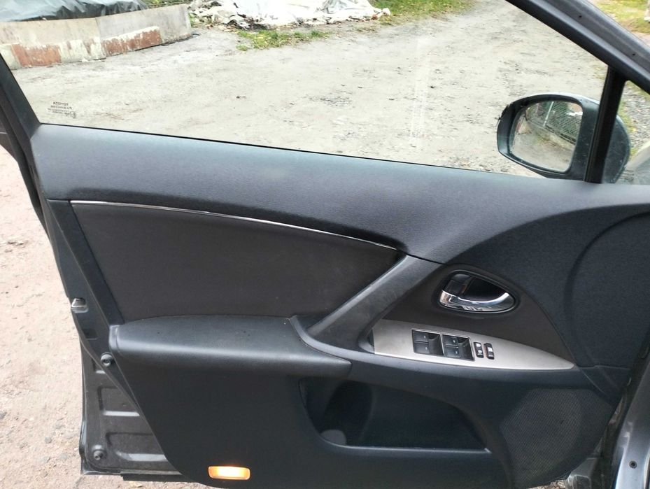 продам Тойота Авенсіс 2,0 D універсал  2010р