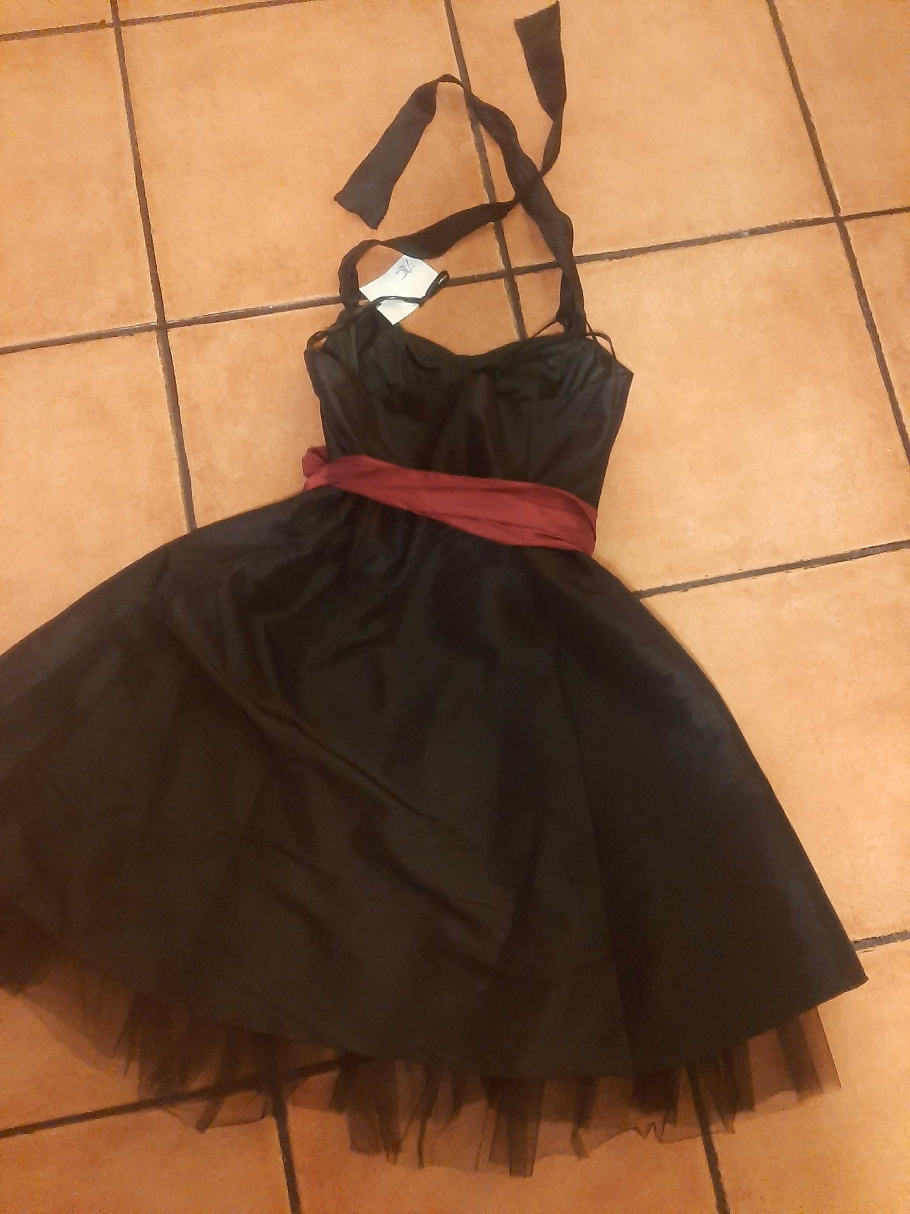 Lindo vestido preto da marca Basallo