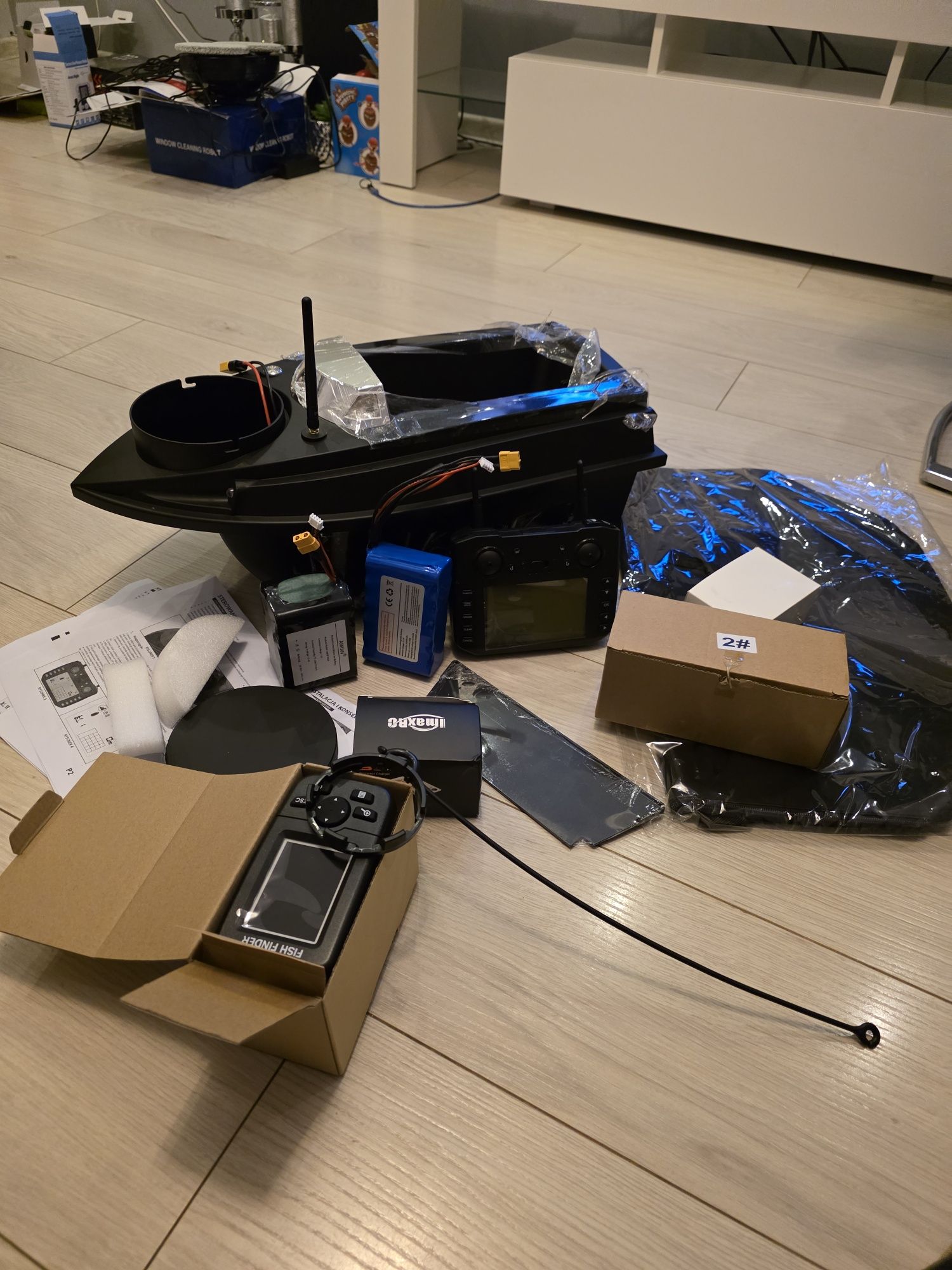 Łódka zanętowa Flytec V030  GPS powiększony zestaw 2 baterie. + echo