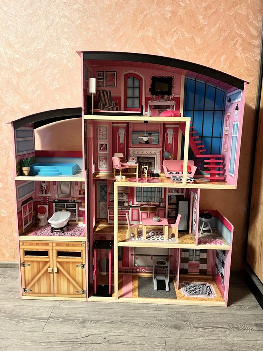 Іграшковий будинок для ляльок