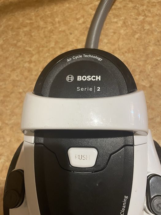 Продам пилосос Bosch безмішковий (контейнерного типу)