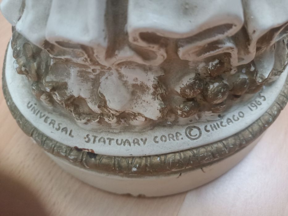 Rzeźba kominkowa gipsowa postać kobiety z 1965r.