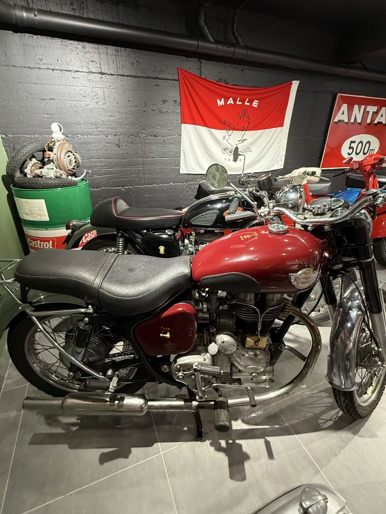 BSA B40 Royal Enfield 350 Bullet