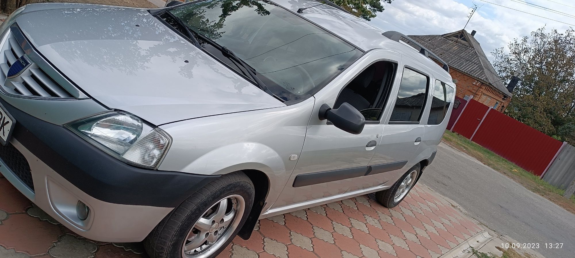 Продам СРОЧНО Дача логан 1.6 2008г