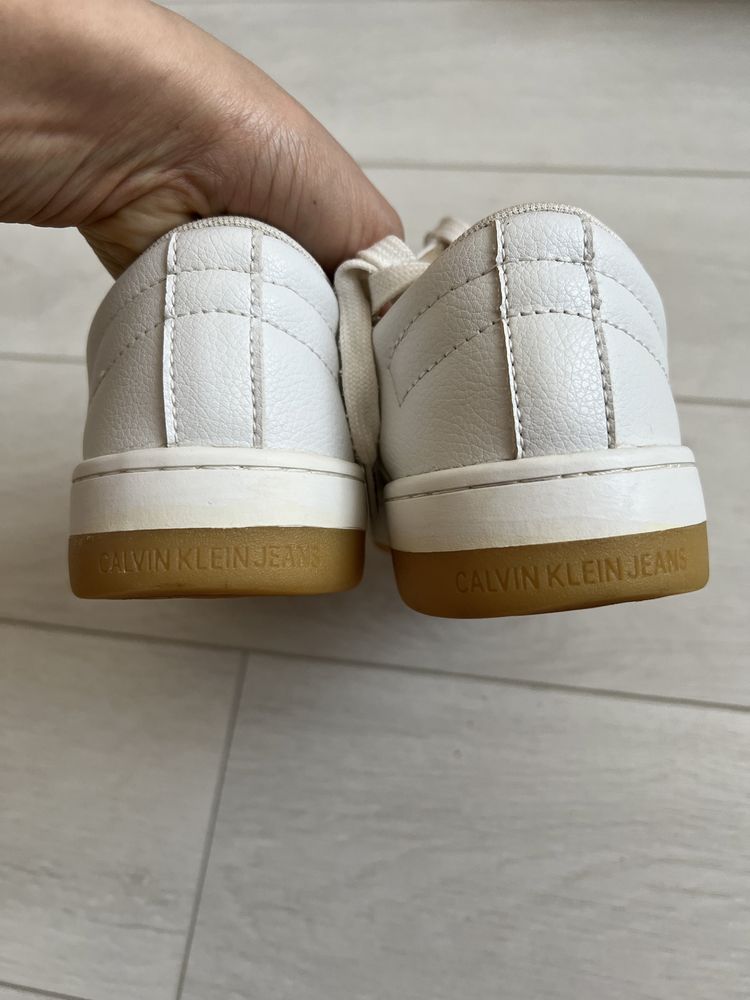 Кроссовки белые Calvin Klein 23,5 см
