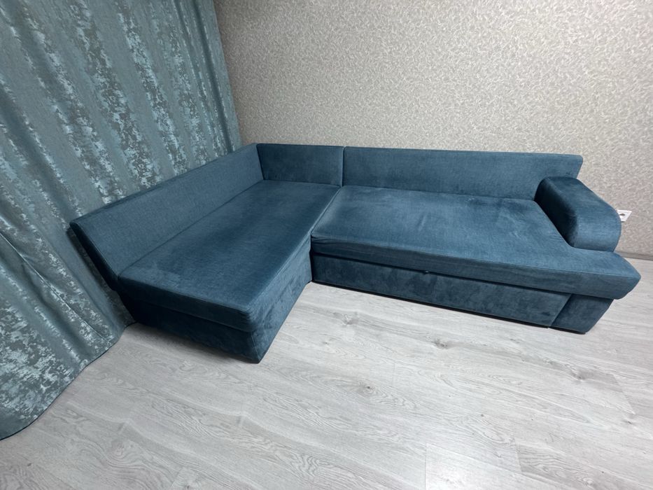 Диван кутовий ( смарагдового кольору)