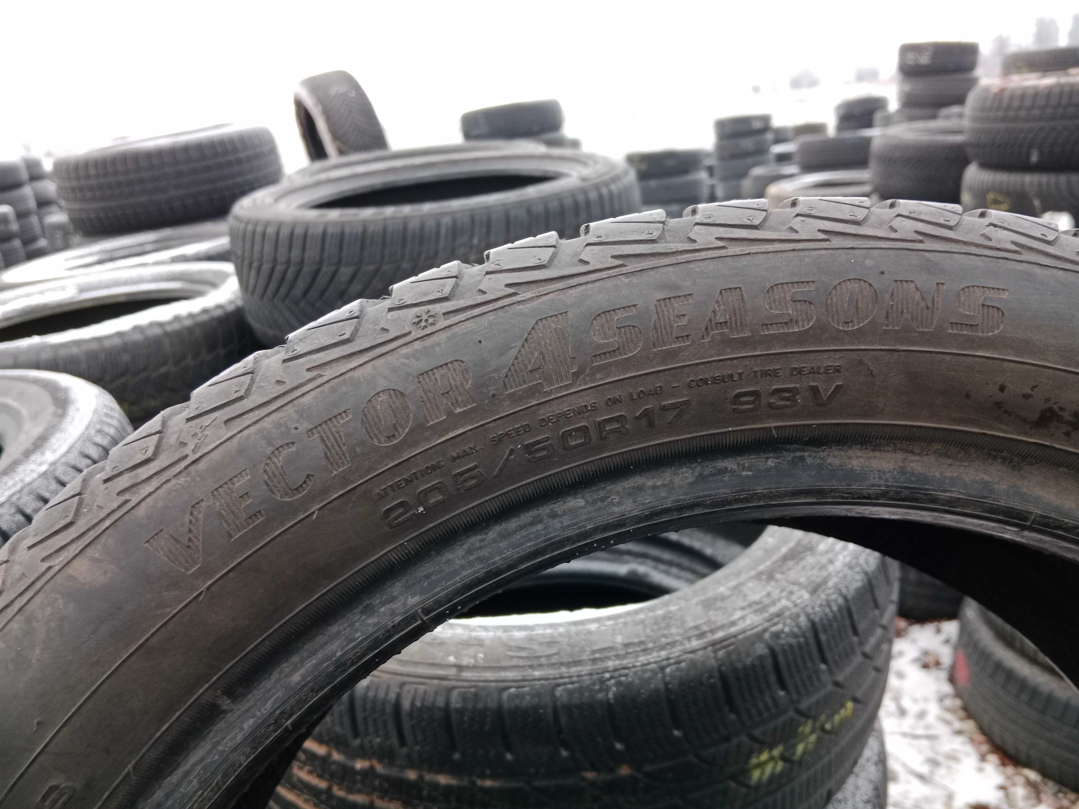 Opona używana 205/50R17 Goodyear Vector 4seasons Gen-2 1szt.