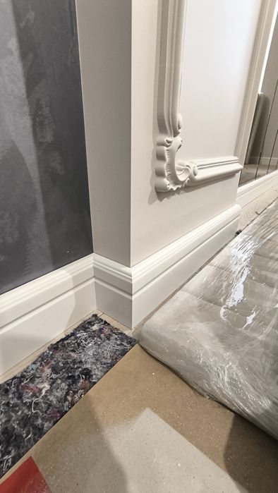 Монтаж плінтуса.