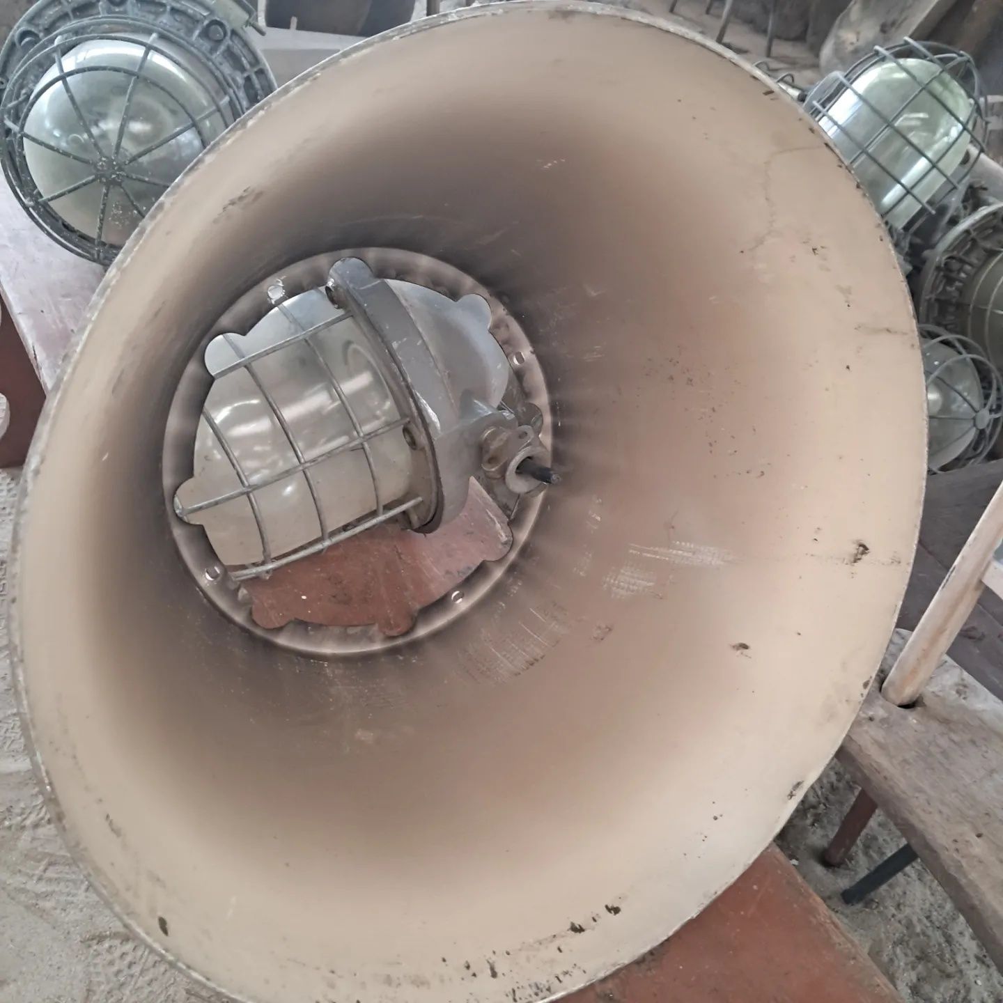 Lapa przemysłowa klosz aluminiowy  OMP