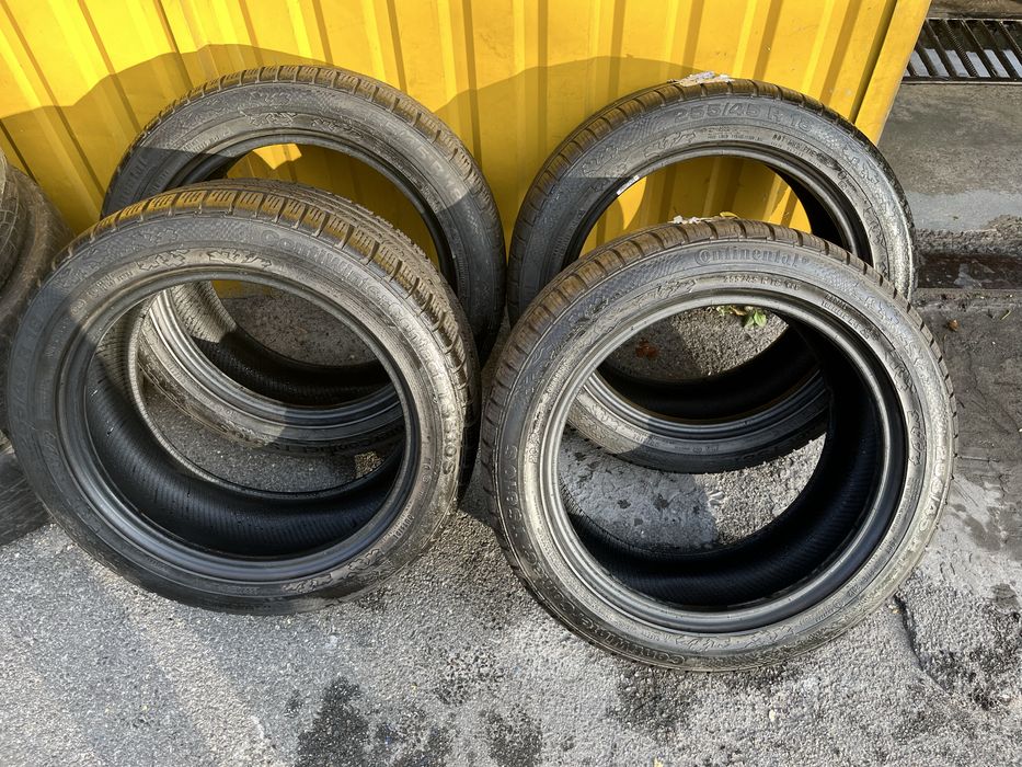 255/45 R18 Continental