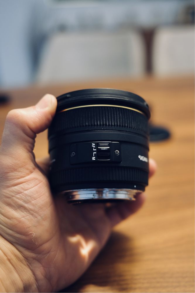 Sigma 50mm f/1.4 EX (Canon mount)