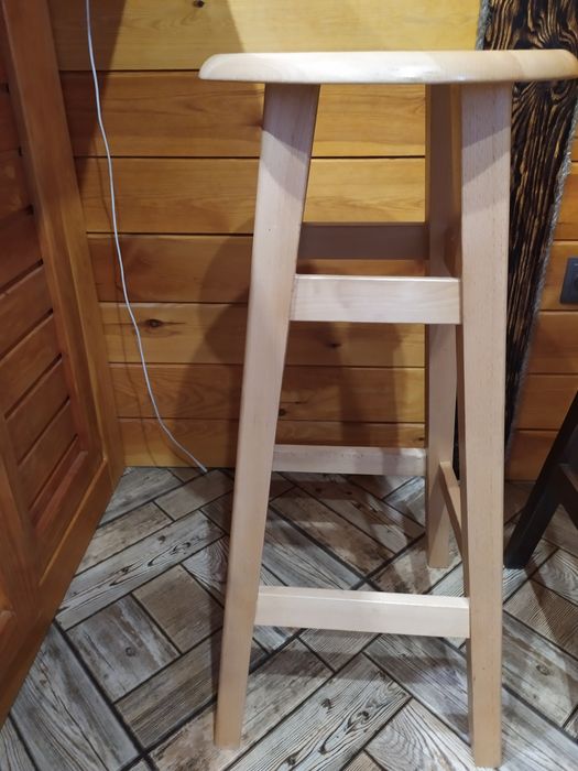 Барні стільці в ідеальному стані