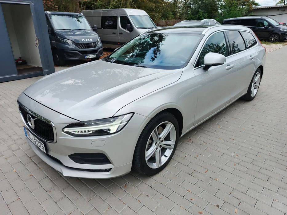 Volvo V90 2019r 2.0 D5 235km AWD wersja MOMENTUM stan bdb cena 79.900 zł !