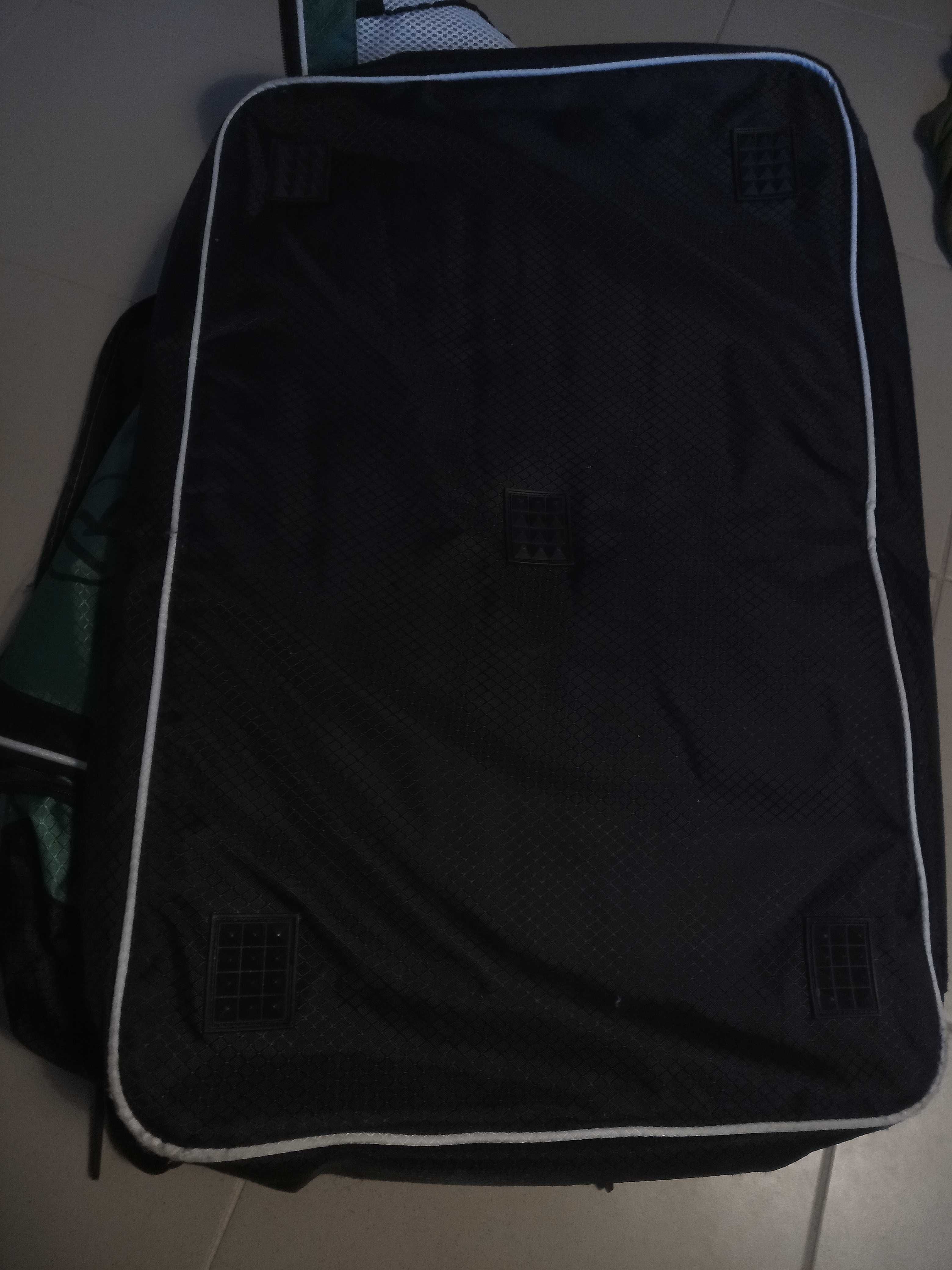 torba sportowa z termicznym spodem. green black 6x4 brubaker