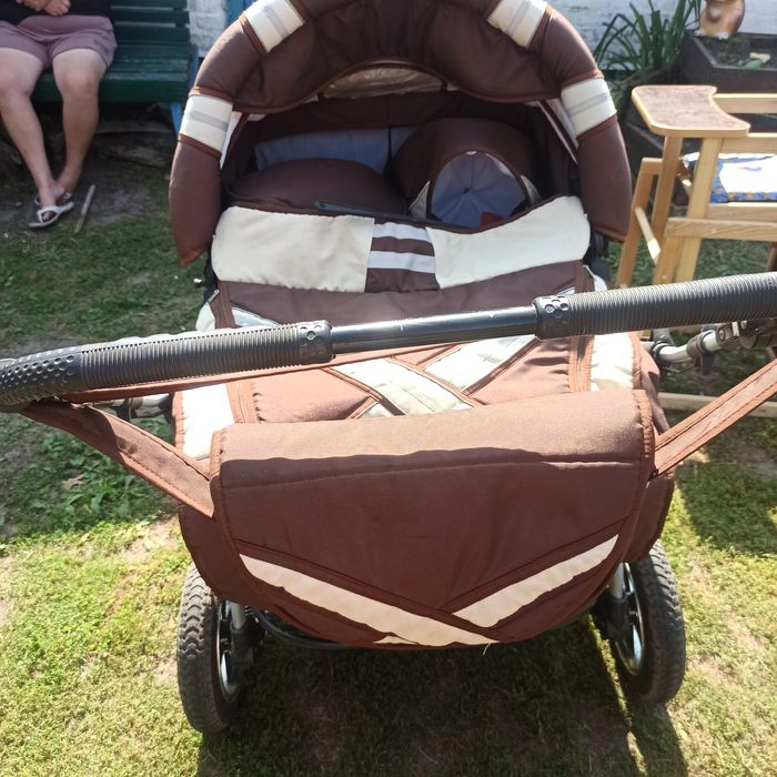 Коляска для двійні.