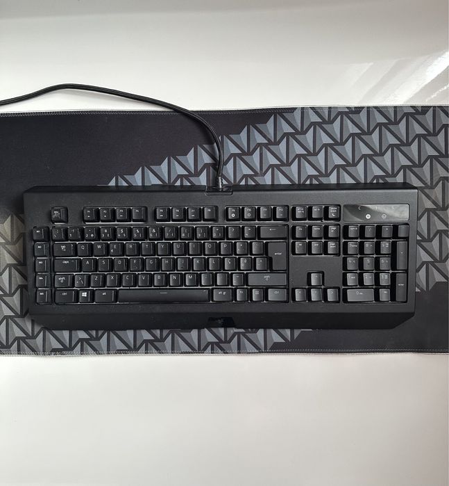 teclado razer gaming com tapete incluido