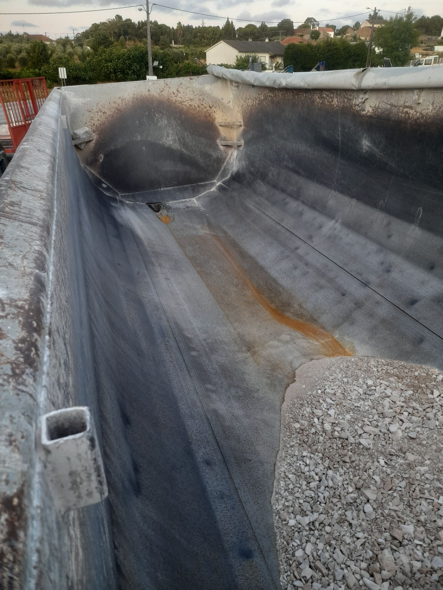Semi-reboque basculante em hardox