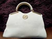 Kuferek Michael Kors w kolorze ecru