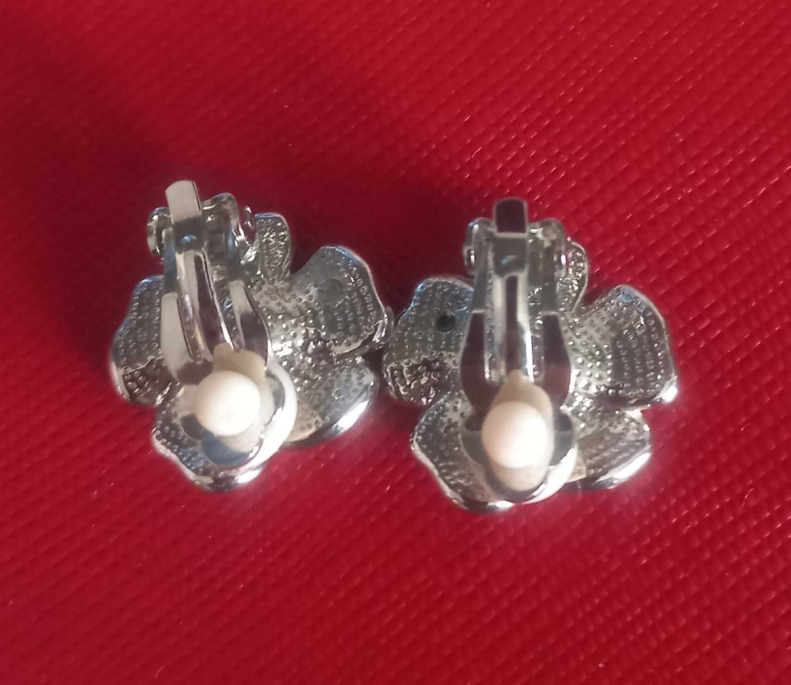 Продам клипсы цветочки