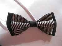 в школу галстук бабочка новая черная с белым полос на резинке МАЛЬЧИКу
