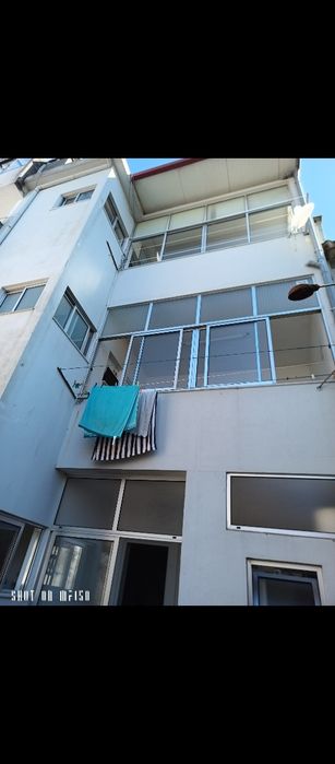 Investidores. Moradia dividida em 3 Apt