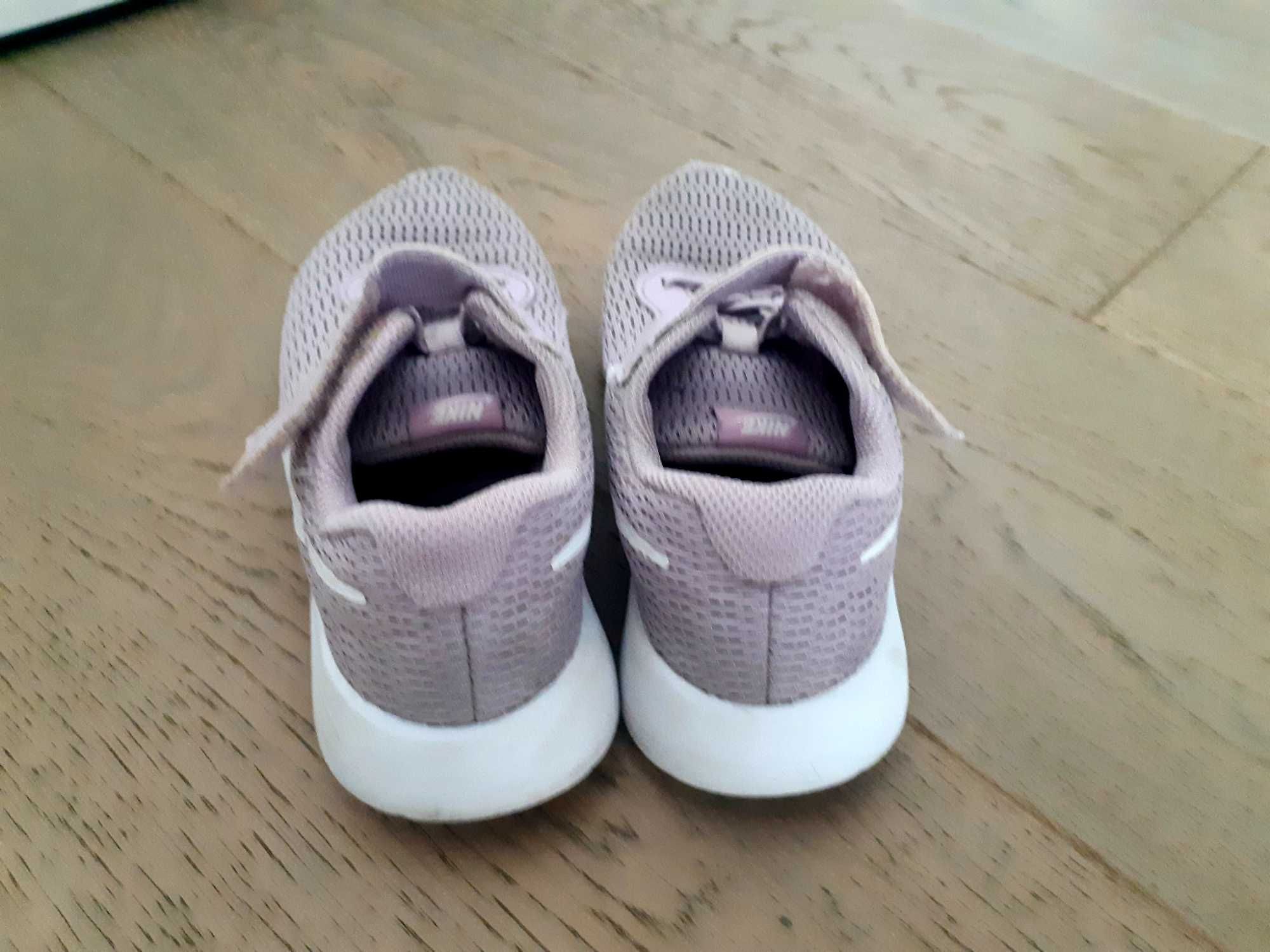 buty sportowe Nike dla dziewczynki
rozmiar 31 19 cm