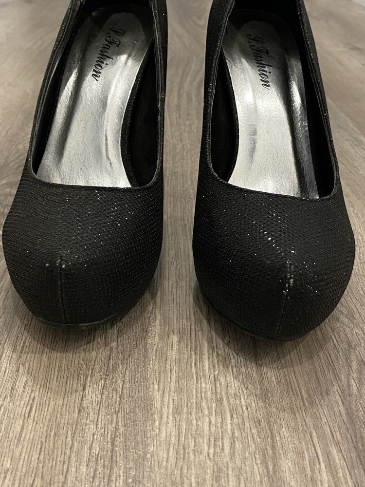 Sapatos de festa pretos 37