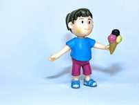 Figura Menina com Gelado – PVC Vintage