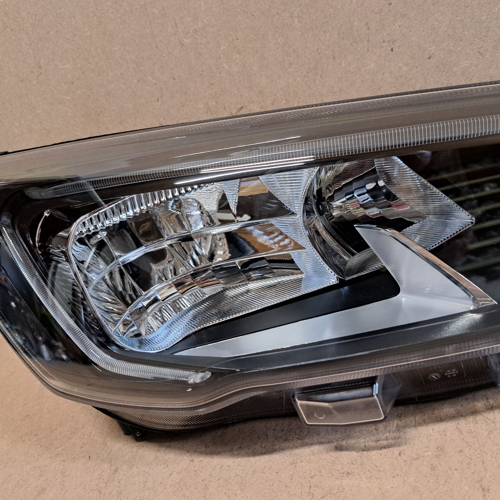 Lampa reflektor led ford Focus mk4 prawy europa