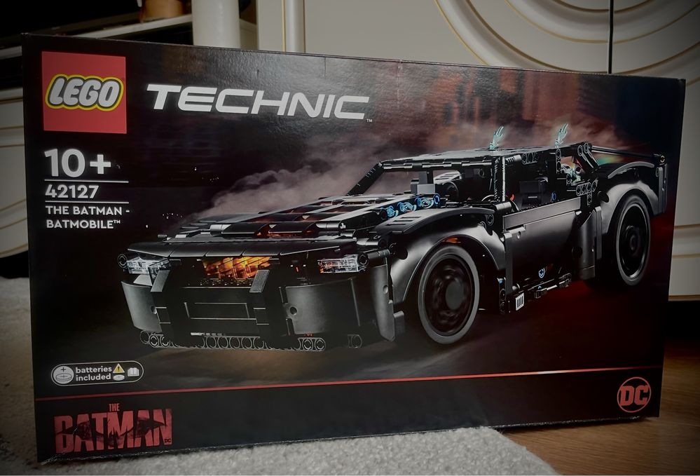 Конструктор LEGO Technic THE BATMAN-BATMOBILE 1360 деталей НОВИЙ