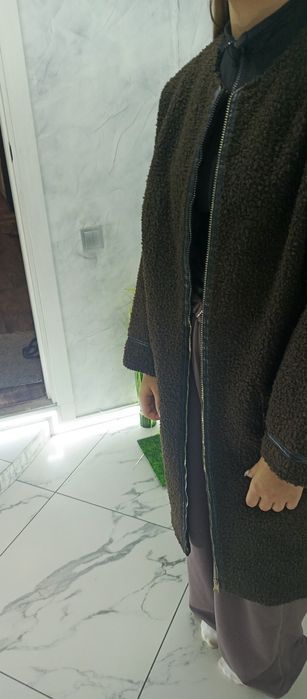 Осіннє пальто, шоколадного кольору.