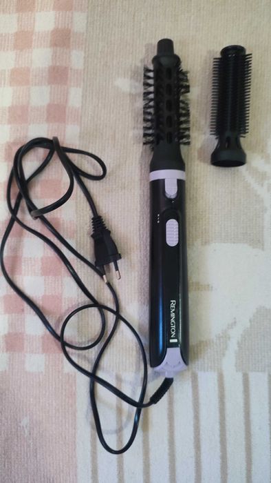 Фен з щіткою та пластиковою насадкою для підкручення волосся