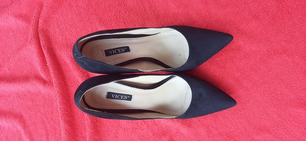 Eleganckie szpilki w rozmiarze 36