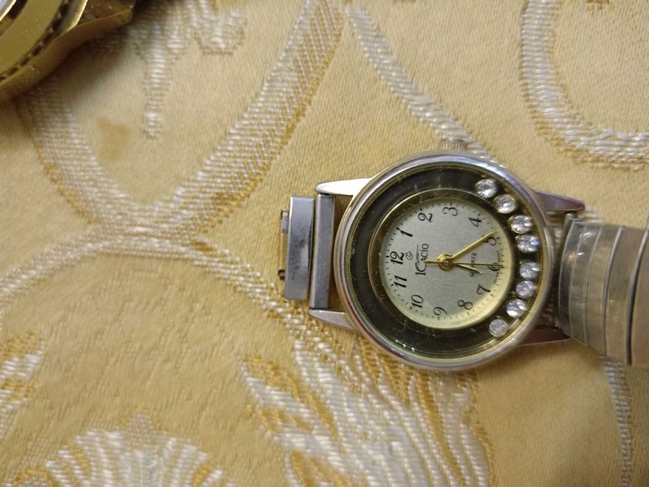 Годинник наручні