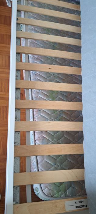 Cama Solteiro e dois colchões