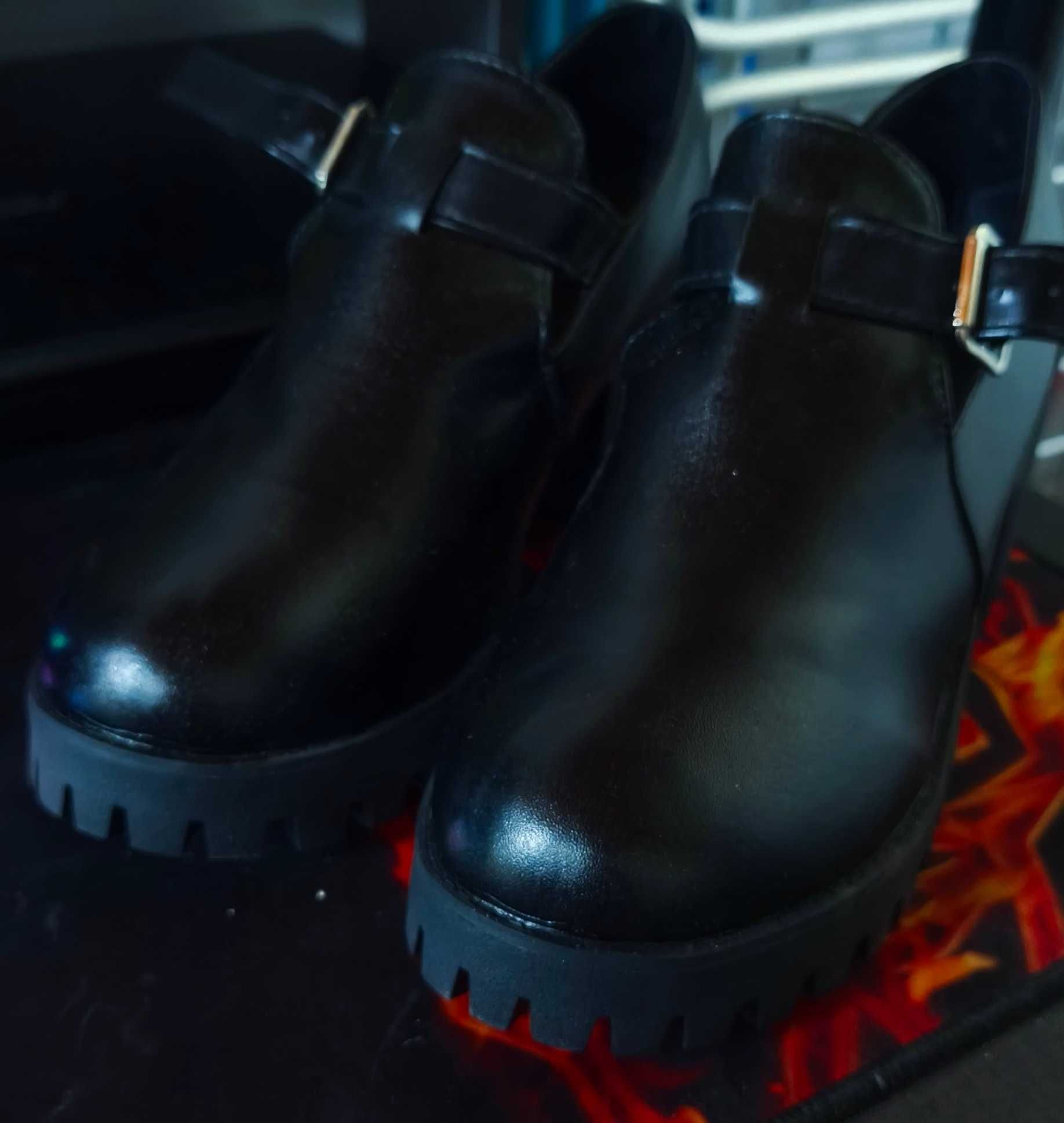 Sapatos pretos com fivela