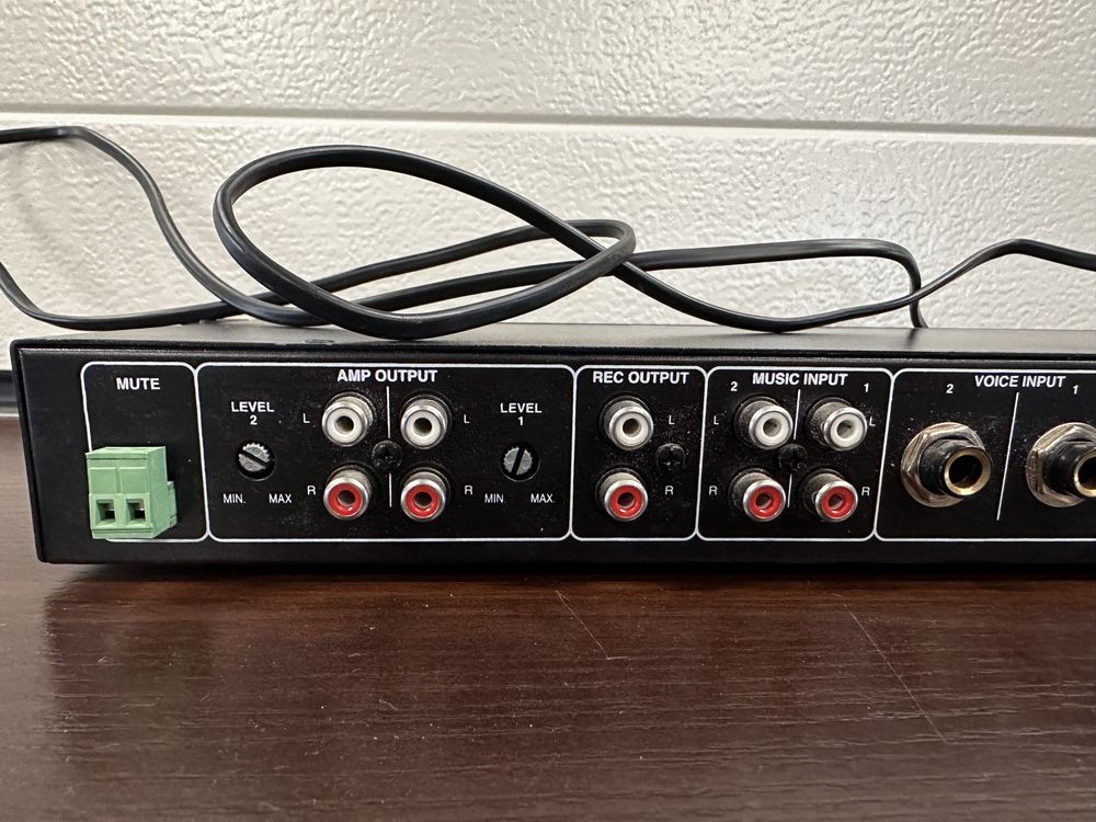 Monacor VMX-440/SW – 4-kanałowy mikser mikrofonowo-liniowy