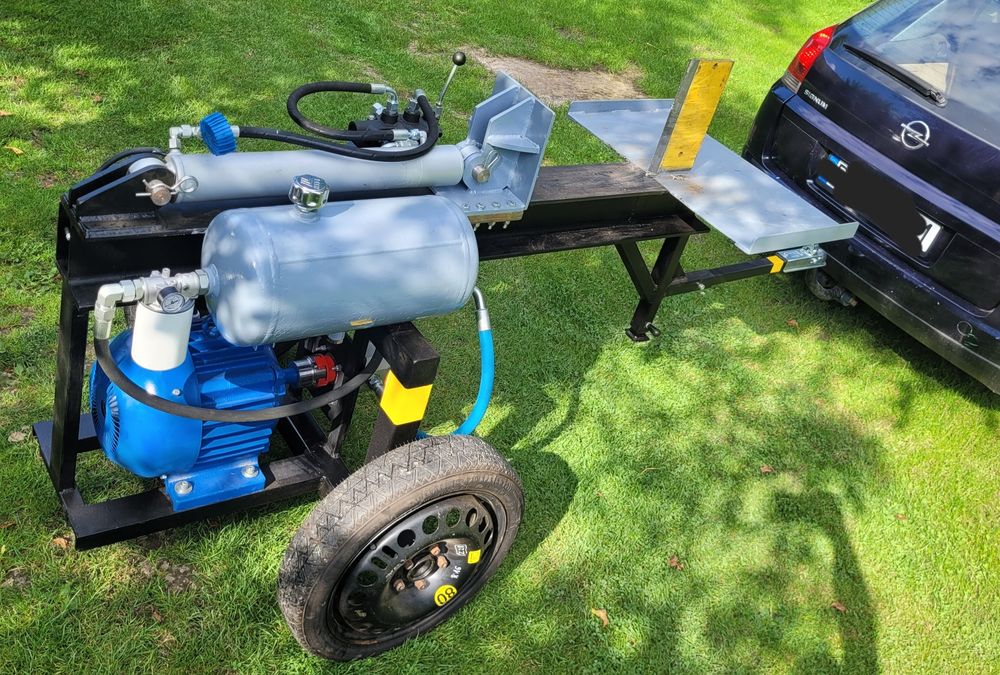 Hydrauliczna łuparka do drewna