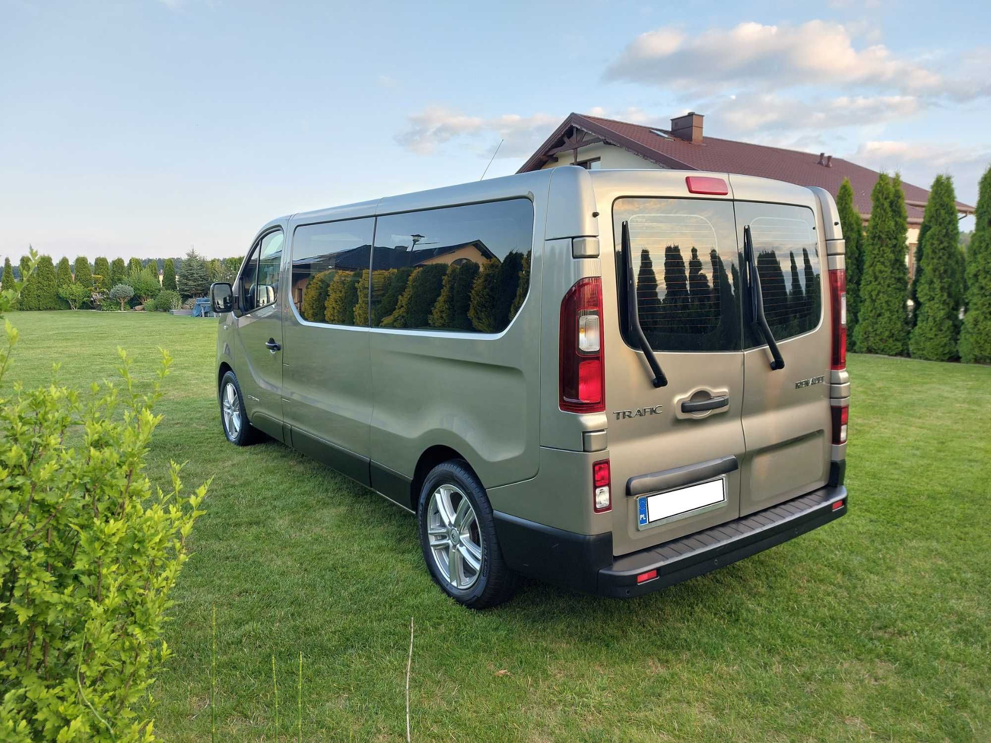 Renault Trafic polski salon wersja long 9 osób nawiewy Webasto