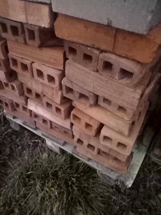 Sprzedam cegła czerwona dziurawka
