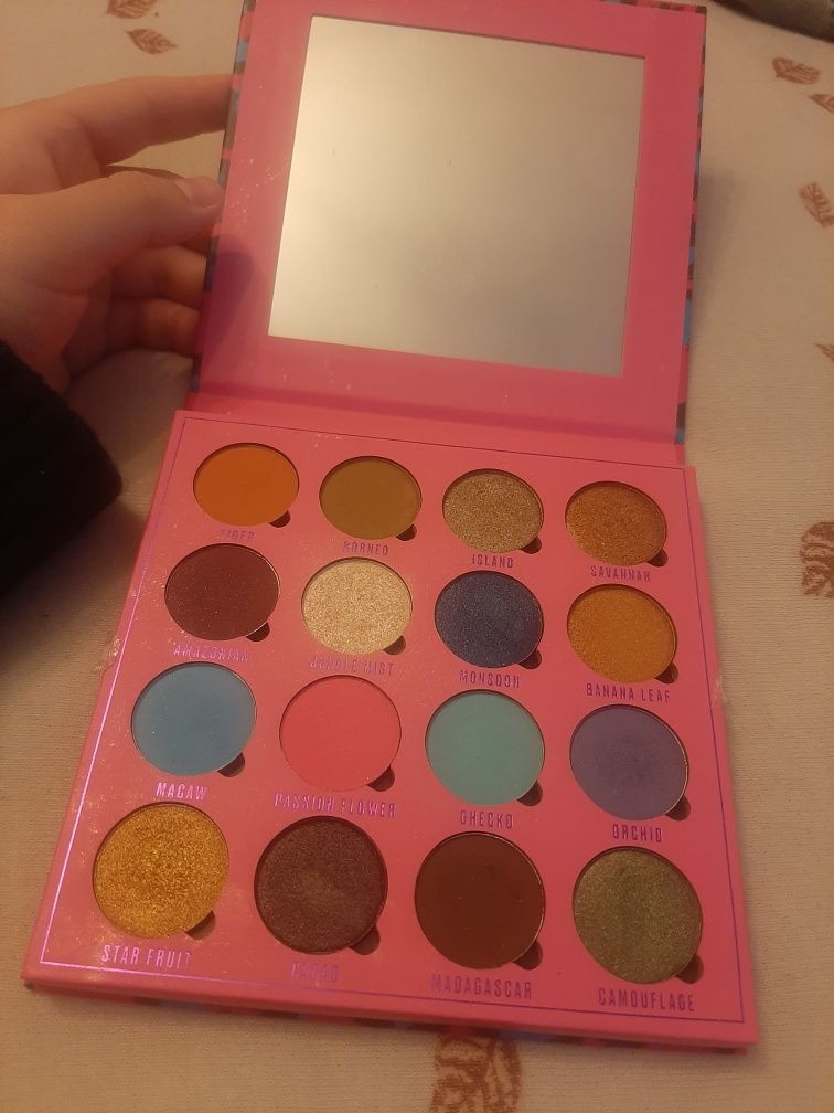 Makeup obsession in the neon jungle cienie do powiek paletka makijaż o