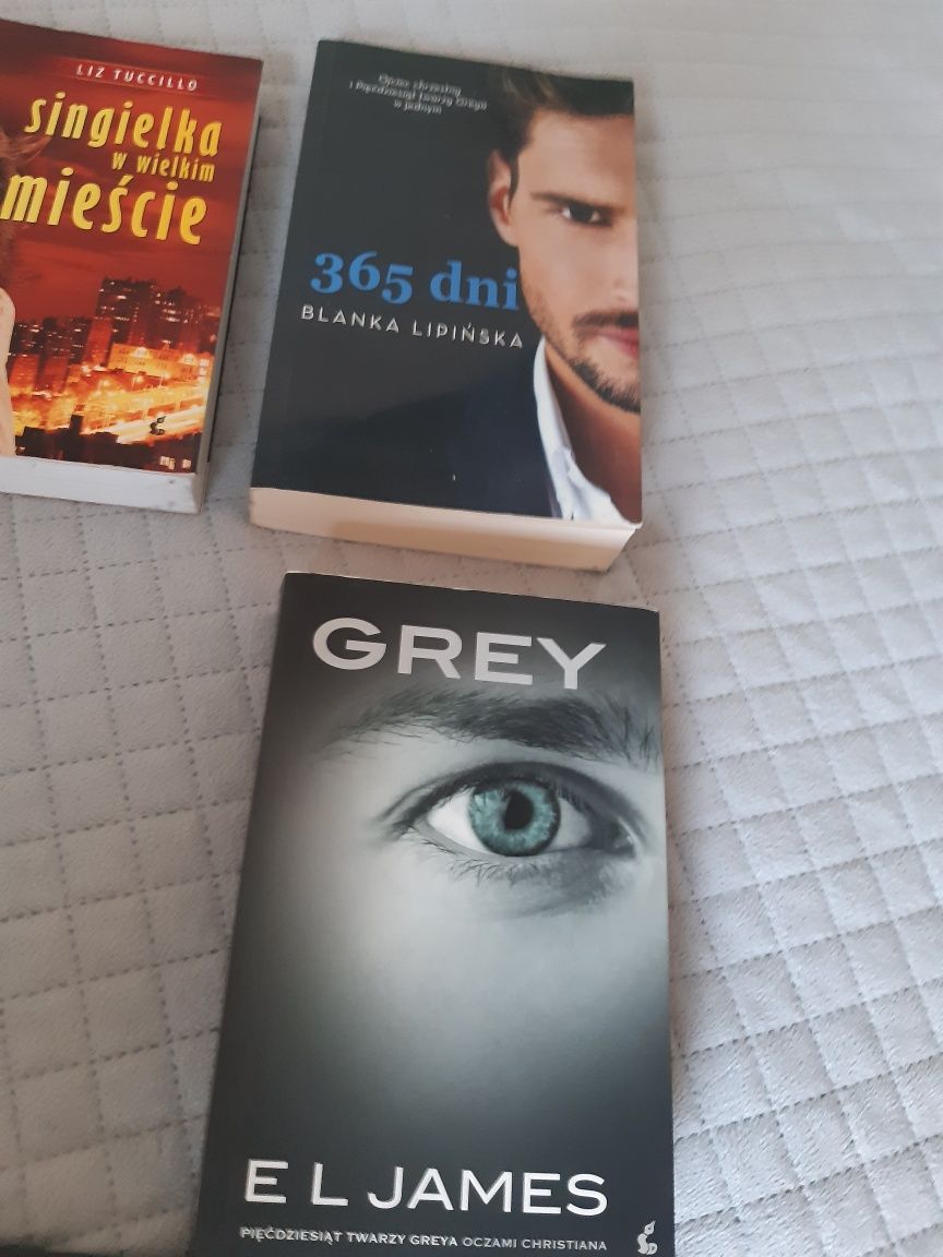 Zestaw 5 książęk romanse i jeden film DVD.