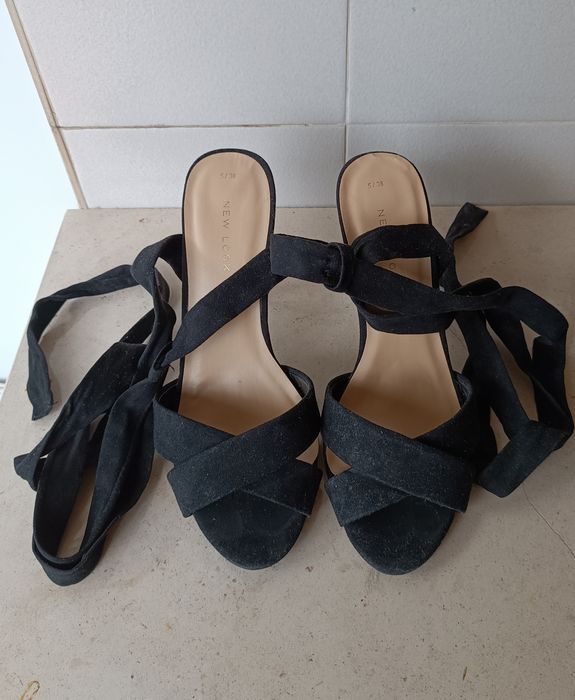 Sandalias tiras pretas acamurçadas New Look
