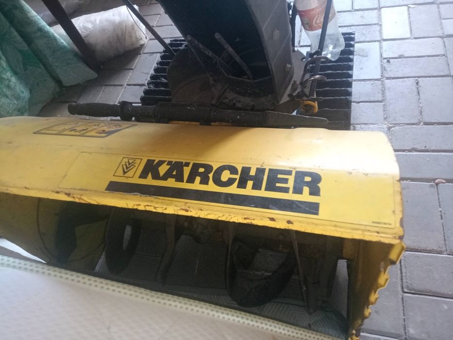 Снегоуборочная машина на гусеничном ходу karcher