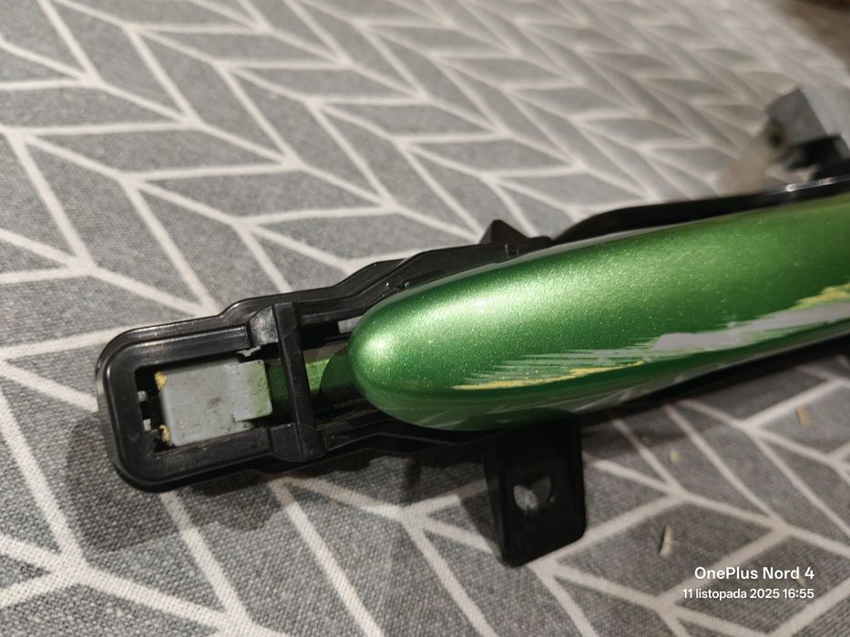 Klamka lewa przód przednia zielona Mazda 2 DE 07-10