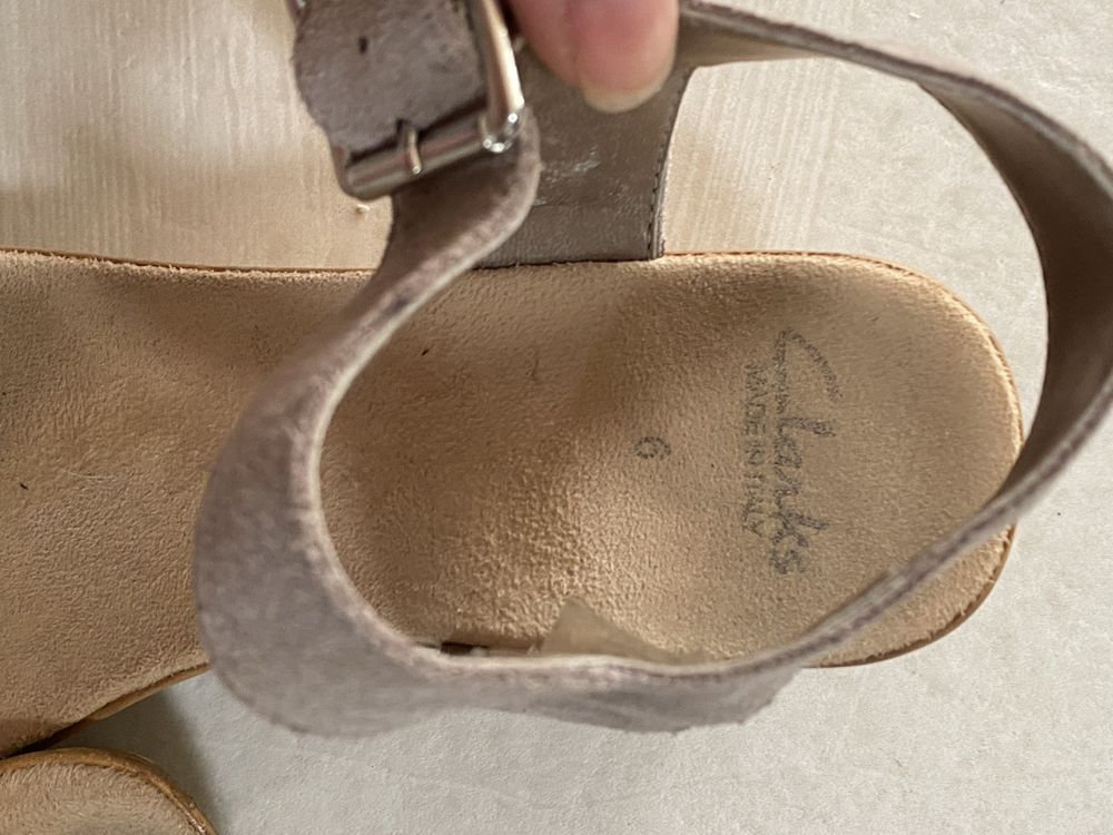 Clarks sandały koturna 39