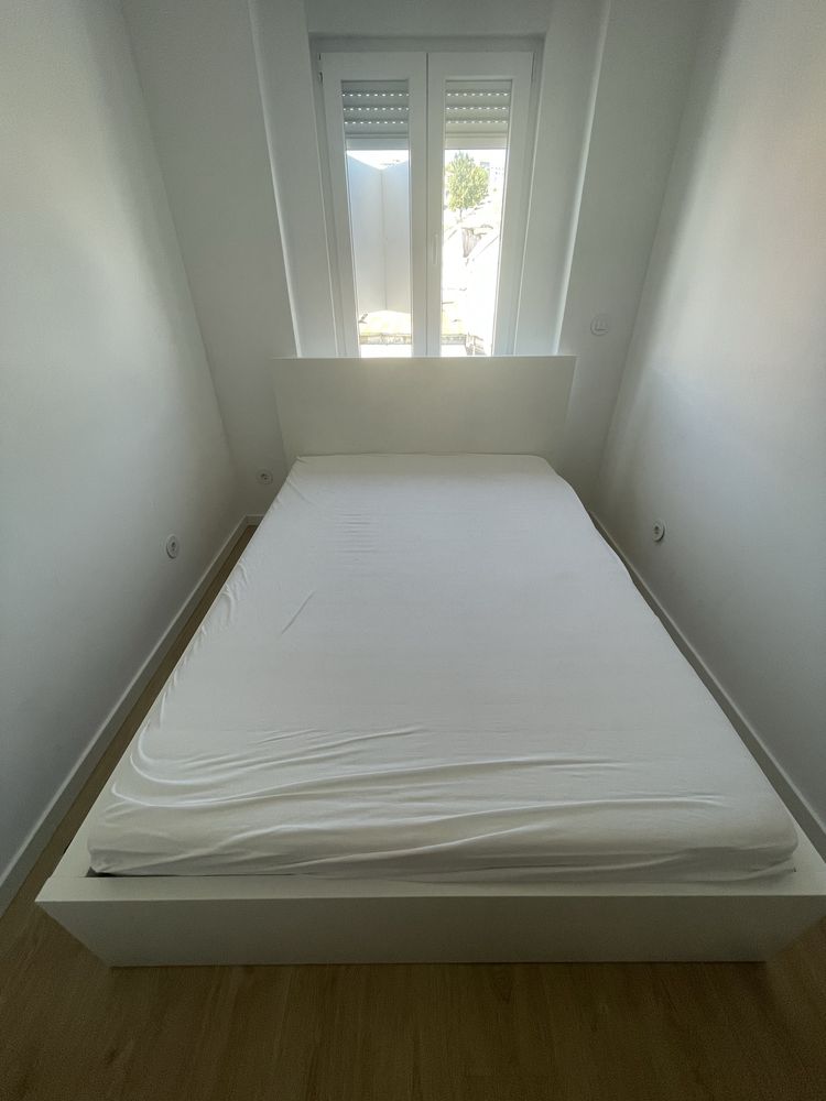 Cama Malm + 2 gavetas + estrado + colchao